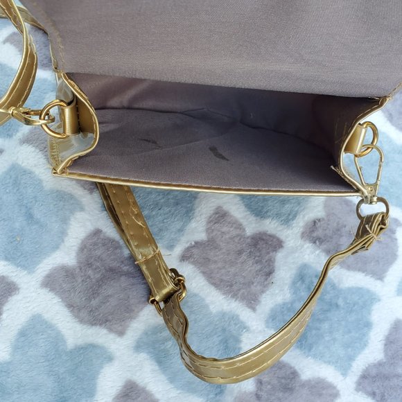 Hello Kitty Gold Faux Quilted leather Mini Bag - Picture 8 of 10